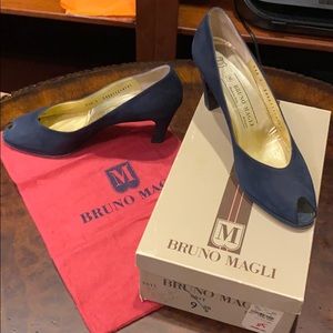 🌞 Bruno Magli pumps suede heels navy open …